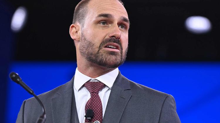 Eduardo Bolsonaro não deve voltar ao Brasil por medo de ser preso Eduardo Bolsonaro não deve voltar ao Brasil por medo de ser preso