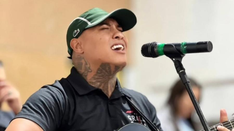 O cantor gospel João Igor tem quase 1 milhão de seguidores nas redes sociais