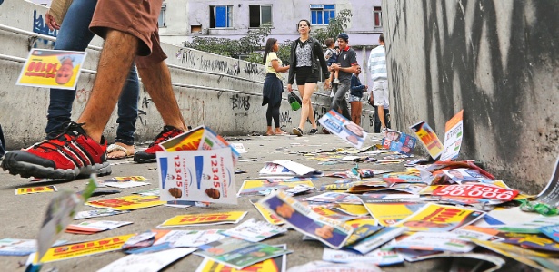 Eleitores participam de votação do primeiro turno no Rio de Janeiro, na Rocinha