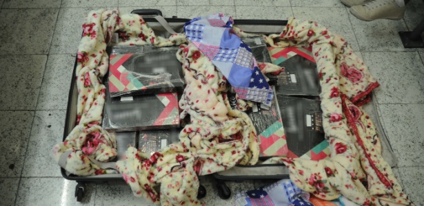 18.set.2018 - Caixas de maquiagens onde estavam escondidas as drogas - Divulgação/Polícia Federal