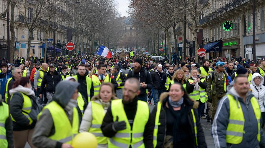 5.jan.2019 - Coletes amarelos protestam em Paris, na França, pelo oitavo sábado consecutivo - Lucas Barioulet/AFP