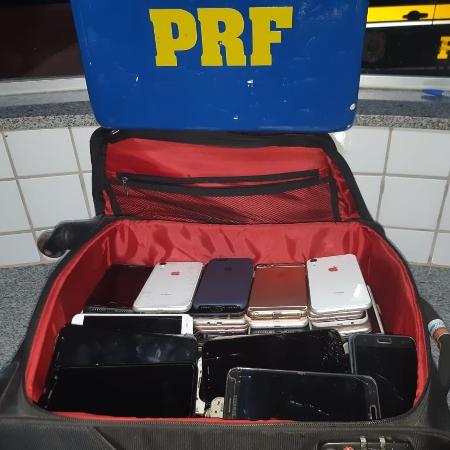 Polícia Rodoviária Federal prendeu uma mulher que trasportava 121 celulares sem nota fiscal - Divulgação/PRF-MA