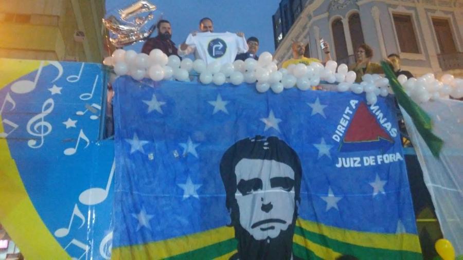 Eduardo Bolsonaro participa de culto em homenagem ao presidente no local da facada, há um ano, em Juiz de Fora (MG) - Daniel Leite/UOL
