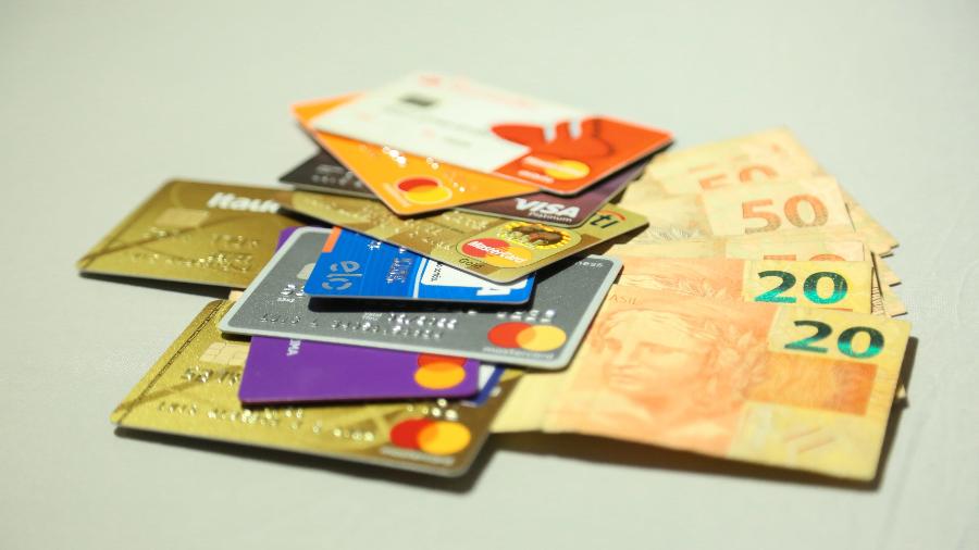 Dívida; cartão de crédito; dinheiro; pagamento - LUIS LIMA JR/FOTOARENA/FOTOARENA/ESTADÃO CONTEÚDO