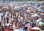 Praia na Inglaterra fica lotada em onda de calor e gera ação da polícia - Finnbarr Webster/Getty Images