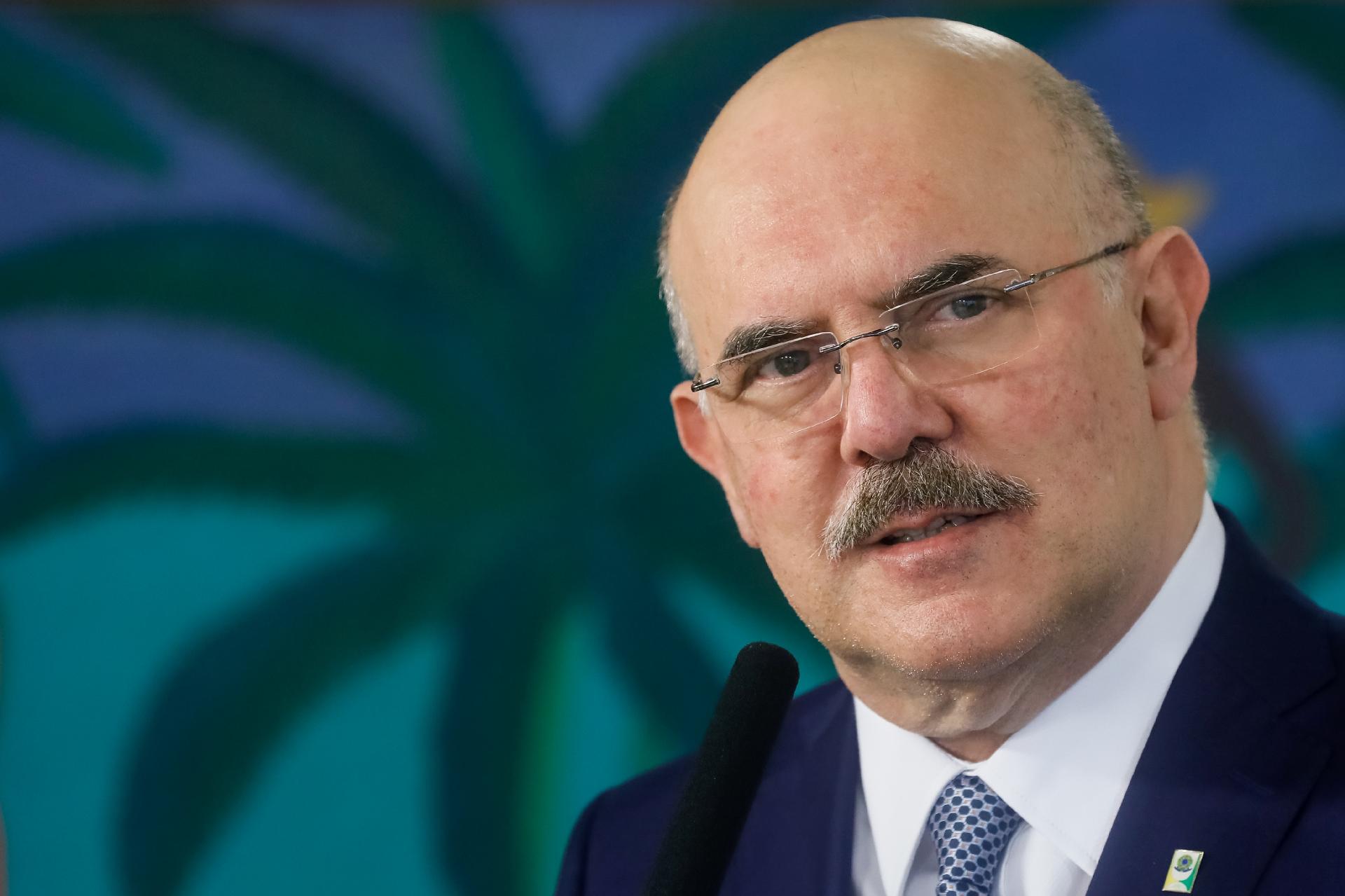 Ministro da Educação diz que também usou cloroquina: "Melhor do dia pra outro" Ministro da Educação diz que também usou cloroquina: "Melhor do dia pra outro"