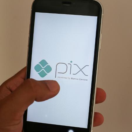 Também a partir de hoje, os usuários do Pix podem integrar as listas de contato de seus celulares à ferramenta - TIAGO CALDAS/FOTOARENA/ESTADÃO CONTEÚDO