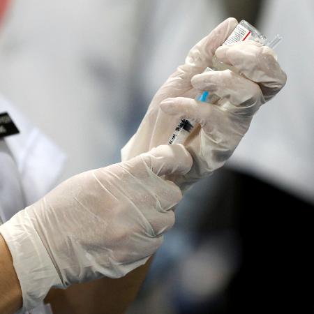Prefeitura do RJ quer vacinar contra covid todos as pessoas acima de 60 anos até 22 de abril - Adnan Abidi/Reuters