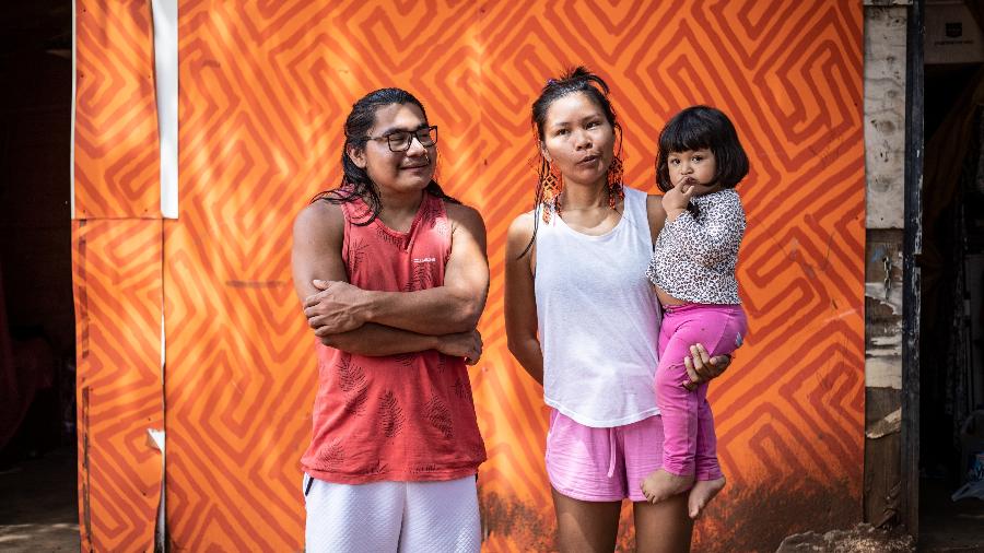 Irémirí Tukano e sua irmã, Shirlene, que não foi registrada com nome indígena porque seu pai não estava presente - Fellipe Neiva/Mongabay 