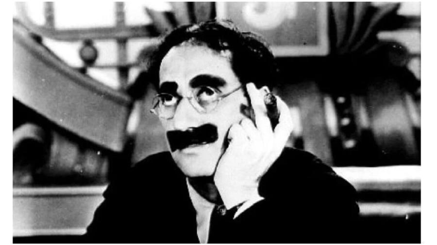 Groucho Marx para ministro da Economia já. Seria ao menos divertido, não é mesmo? A imoralidade anseia agora a condição de categoria de pensamento - Reprodução