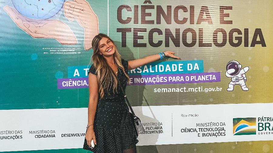A estudante Verena Paccola, de 22 anos, foi a Brasília receber os prêmios por suas descobertas - Arquivo Pessoal