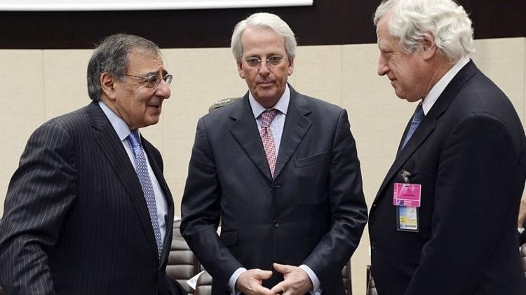 Former US Secretary of Defense Leon Panetta, Ivo Daalder (centre) and Pierre Vimont (right), Former EU Foreign Service Secretary General, in Brussels in February 2013.  - Getty Images - Getty Images