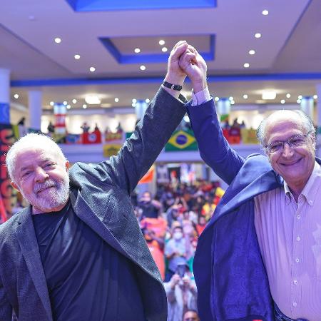 Luiz Inácio Lula da Silva com o seu candidato a vice, Geraldo Alckmin - Ricardo Stuckert/Divulgação