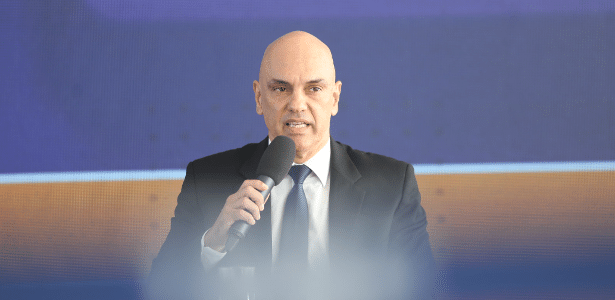 Moraes ordena que PRF desbloqueie todas as rodovias imediatamente