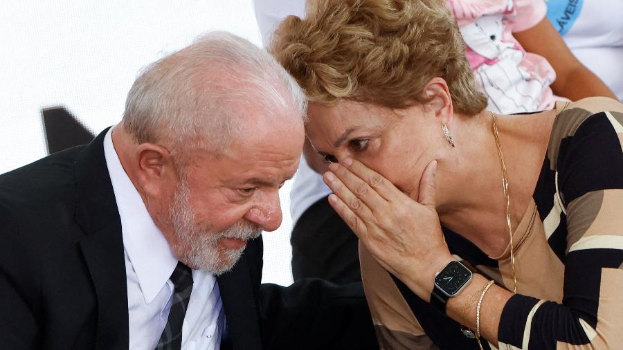 O presidente Lula ao lado da ex-presidente Dilma - 13.fev.2023 - Adriano Machado/REUTERS