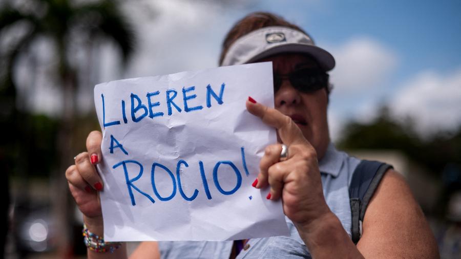 Manifestantes pedem libertação de Rocío San Miguel, diretora de ONG que foi acusada de "terrorismo"
