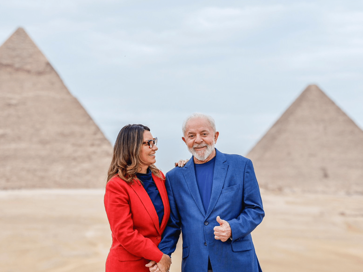 Lula e Janja visitam Pirâmides de Gizé, no Egito, em dia sem agendas