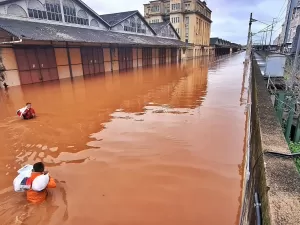 Ameaça de evacuação em Porto Alegre põe em xeque sistema anti-enchentes