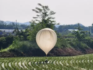 Seul alerta população sobre novos balões sendo enviados da Coreia do Norte