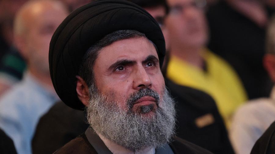 24.mai.2024 - O chefe do conselho executivo do Hezbollah, Hashem Safieddine, participa de uma cerimônia do grupo militante xiita nos subúrbios ao sul de Beirute, no Líbano