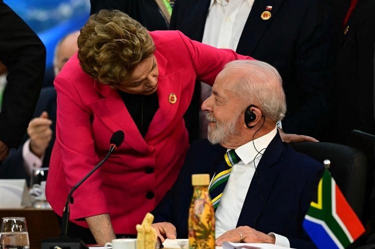 Dilma Rousseff e Lula conversam na Cúpula do G20