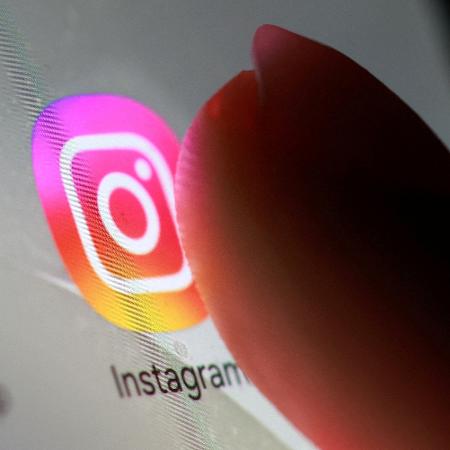 Ícone do Instagram na tela de um celular Ícone do Instagram na tela de um celular