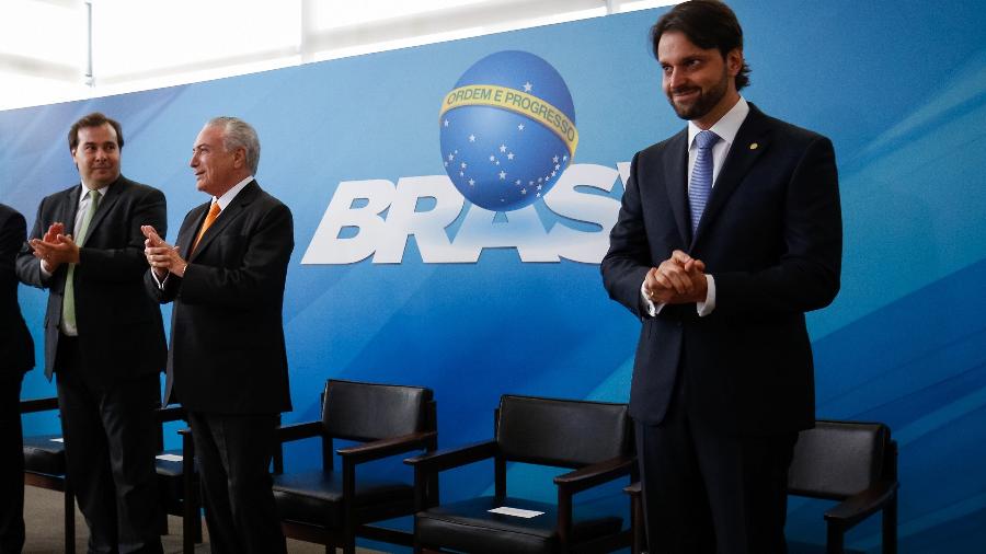 Alexandre Baldy (à direita), cogitado para o ministério das Cidades de Bolsonaro, esteve na cadeira no governo Temer - Alan Santos/PR