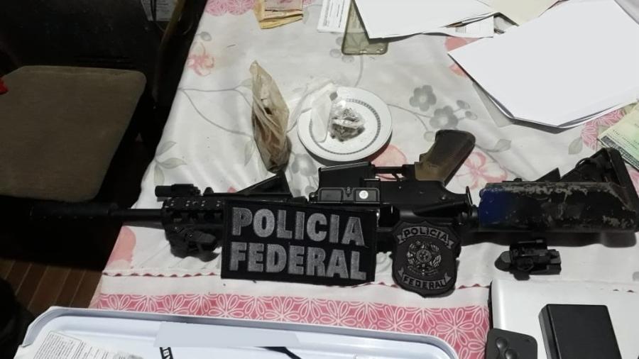 Fuzil apreendido na casa de um dos alvos da operação Caixa-Forte em Curitiba - Divulgação/PF