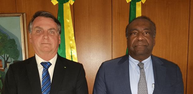 29.junho.2020 - O presidente Jair Bolsonaro e o ministro da Educação, Carlos Alberto Decotelli