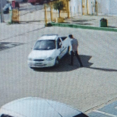 Câmera de segurança registra momento em que motorista de aplicativo conversando com amigos; eles são suspeito de assassinarem um passageiro - Divulgação/Polícia Civil RS