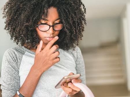 Calma, antes de jogar o celular na parede, tente esse passo a passo - Pollyana Ventura/Getty Images