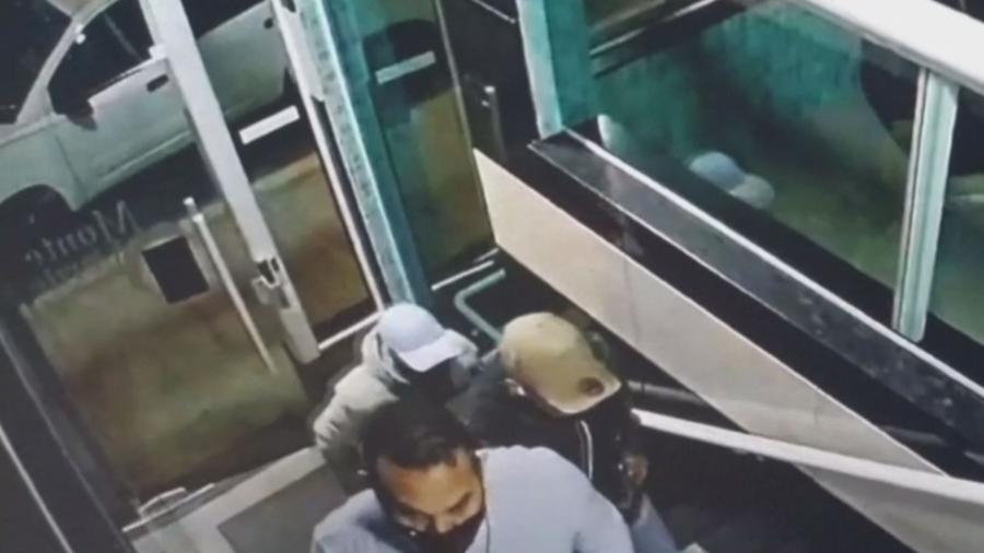 Grupo que sequestrou investidor foi capturado em câmera do elevador - Reprodução