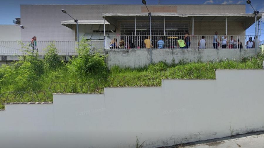 Suspeitos levaram celulares e outros pertences das vítimas no Centro de Saúde Padre Fernando de Melo - Reprodução/Google Street View