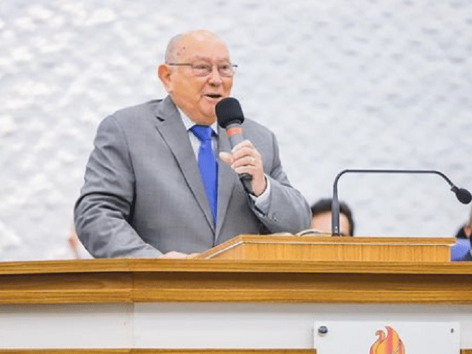 Poupado no caso MEC, Bolsonaro vira candidato oficial da Assembleia de Deus