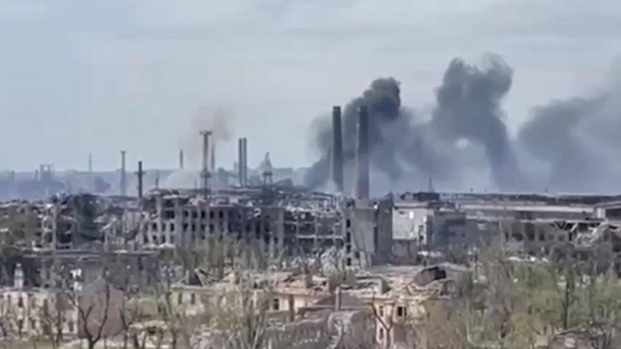 3.mai.2022 - O complexo de Azovstal, em Mariupol, sofreu novos ataques nesta terça-feira - Reprodução