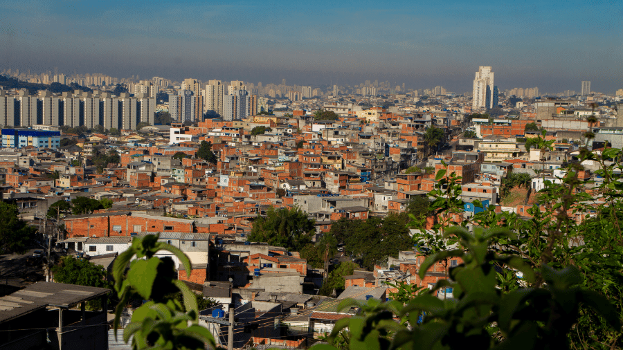 Camada de poluição é vista na zona norte da cidade de São Paulo, em meio ao tempo seco na cidade [Imagem de arquivo]