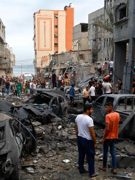 Ruas da Faixa de Gaza dicaram cobertas de escombros após novos ataques de Israel
