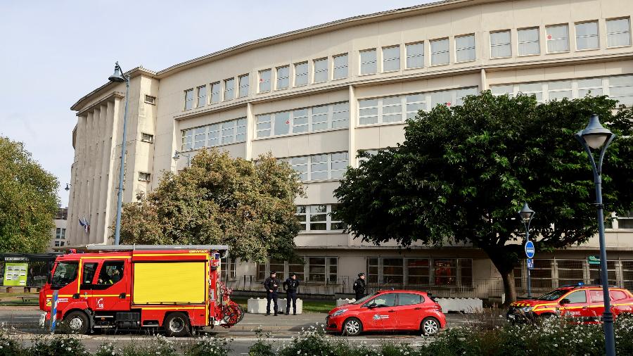 Escola Gambetta-Carnot, onde o professor francês Dominique Bernard foi morto em um ataque com faca