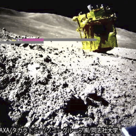 Foto divulgada pelo Japão da superfície lunar