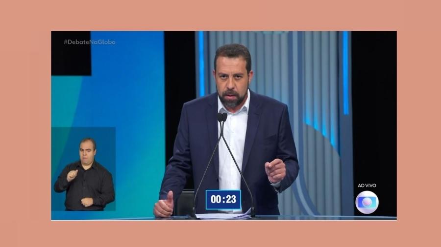 Guilherme Boulos durante debate na TV Globo: reisistiu às investidas reacionárias e fez propostas