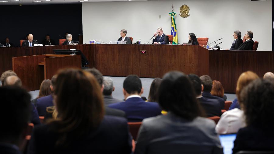 Primeira Turma do STF durante o julgamento da denúncia contra Jair Bolsonaro e outros sete Primeira Turma do STF durante o julgamento da denúncia contra Jair Bolsonaro e outros sete