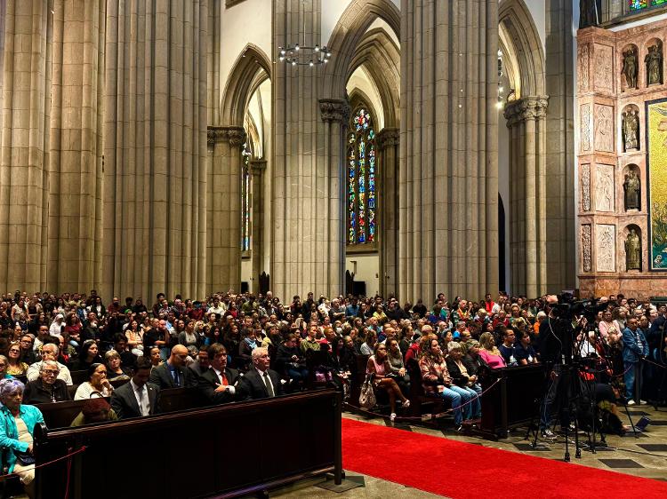 Catedral da Sé, em São Paulo, realiza missa em homenagem ao papa Francisco Catedral da Sé, em São Paulo, realiza missa em homenagem ao papa Francisco