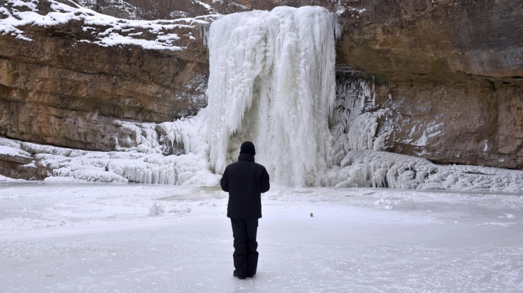 Cascada congelada durante una ola de frío en Kosovo - Armend Nimani / AFP Photo - Armend Nimani / AFP Photo