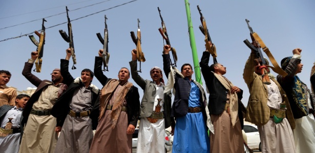Rebeldes houthis em Sanaa, capital do Iêmen, em imagem de junho de 2018 - Mohammed Huwais/AFP