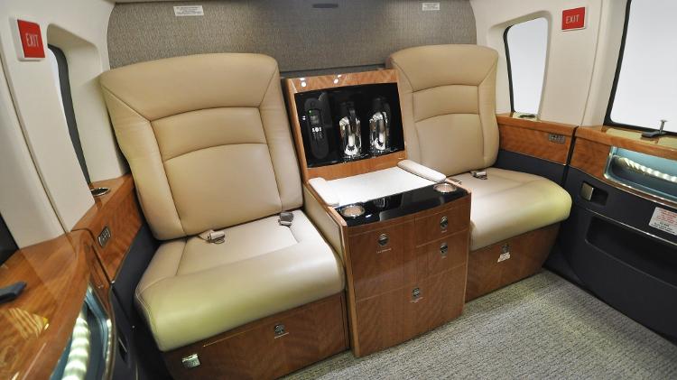 O interior do Sikorsky S-76 pode contar com frigobar e climatização - Divulgação/Sikorsky