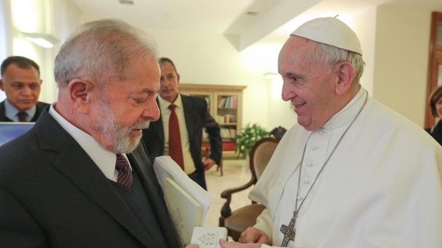 Lula recebe rosário do papa Francisco - Ricardo Stuckert/Divulgação