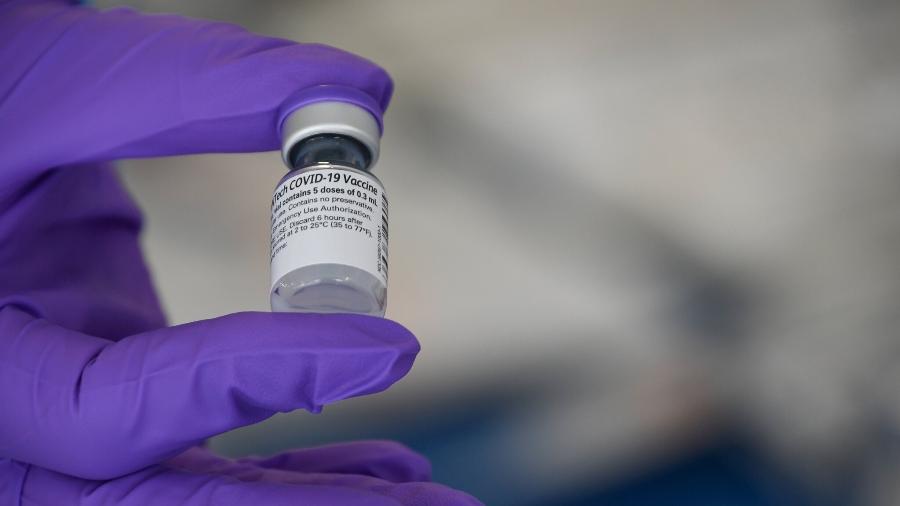 Anvisa adicinou duas reações na bula da vacina contra covid-19 desenvolvida pela Oxford/Astrazeneca em parceria com a Fiocruz - Flickr