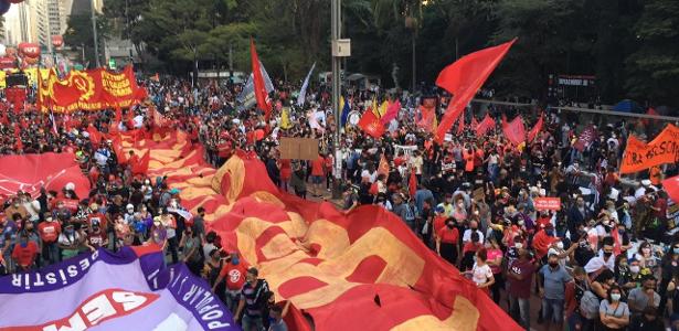 Quarto sábado de protestos | Ato contra Bolsonaro e pró-vacina fecha avenida Paulista em SP