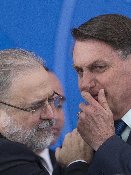 17.abr.2020 - O procurador-geral da República Augusto Aras e o presidente Jair Bolsonaro - Lúcio Tavora/Xinhua