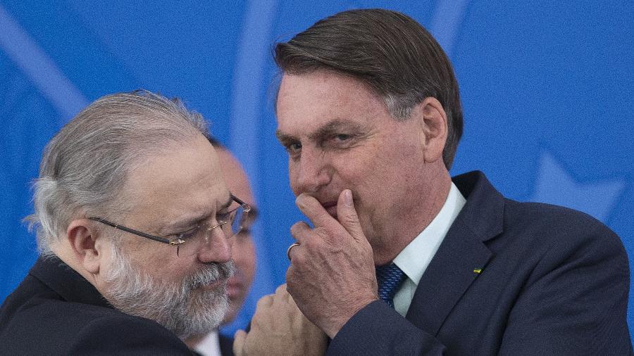 17.abr.2020 - O procurador-geral da República Augusto Aras e o presidente Jair Bolsonaro - Lúcio Tavora/Xinhua